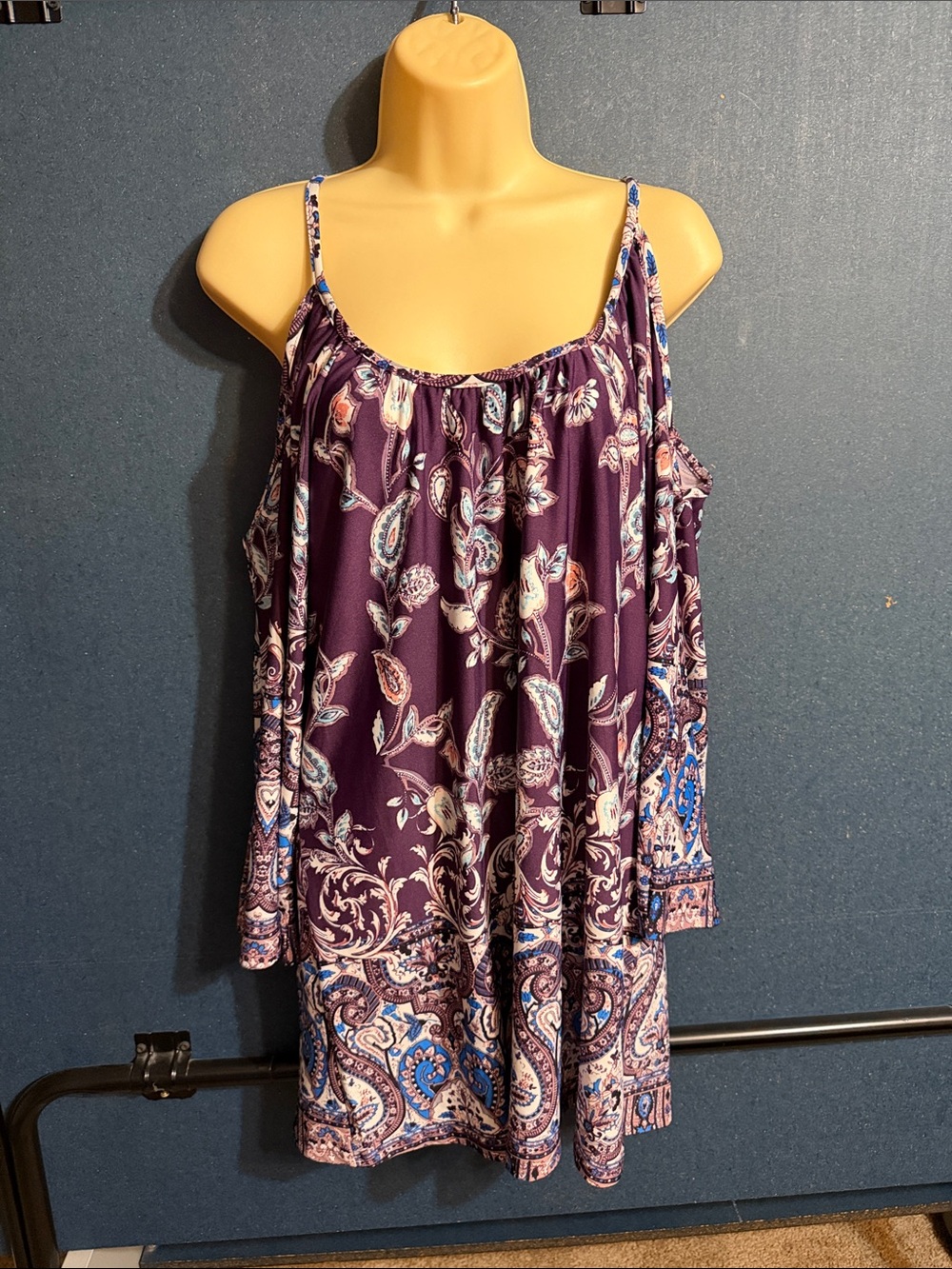 Bailey blue New with tags size medium, plum, cold shoulder dress